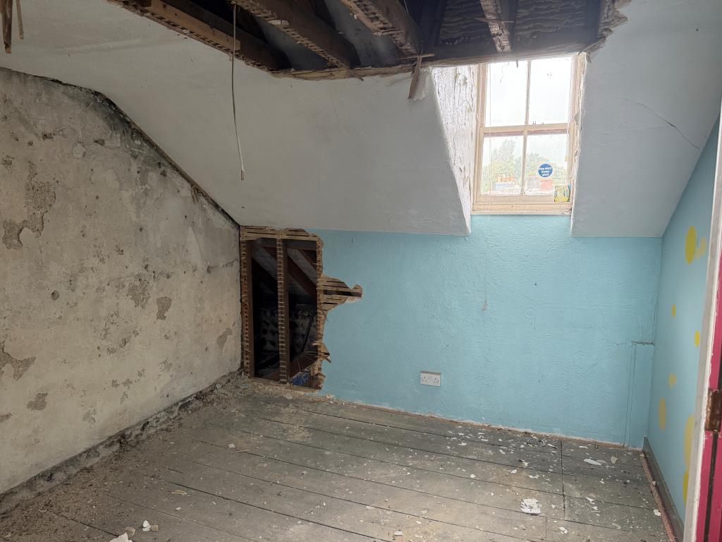Lot: 52 - FREEHOLD SHOP AND UPPER PARTS IN NEED OF COMPLETE REFURBISHMENT - Second floor room with dormer from front